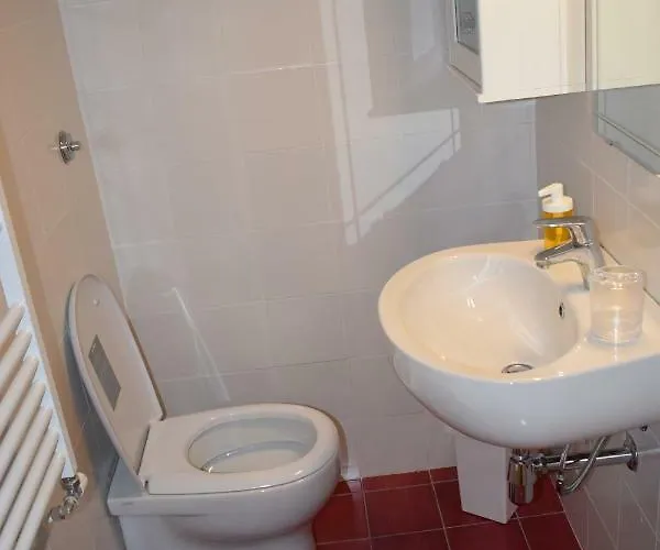 And Art 2 בית נופש *